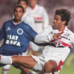 Raí em jogo pela Copa do Brasil de 2000 diante do Cruzeiro